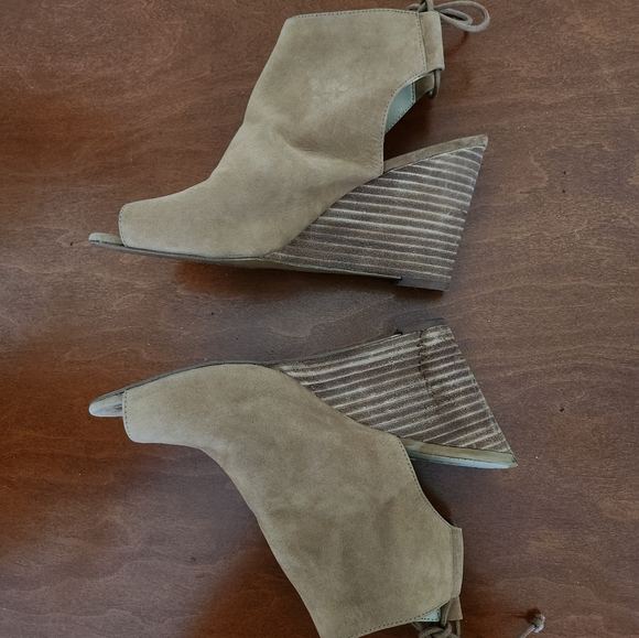 Women's Aldo Tan Suede High Heel Shoes - Picture 6 of 12